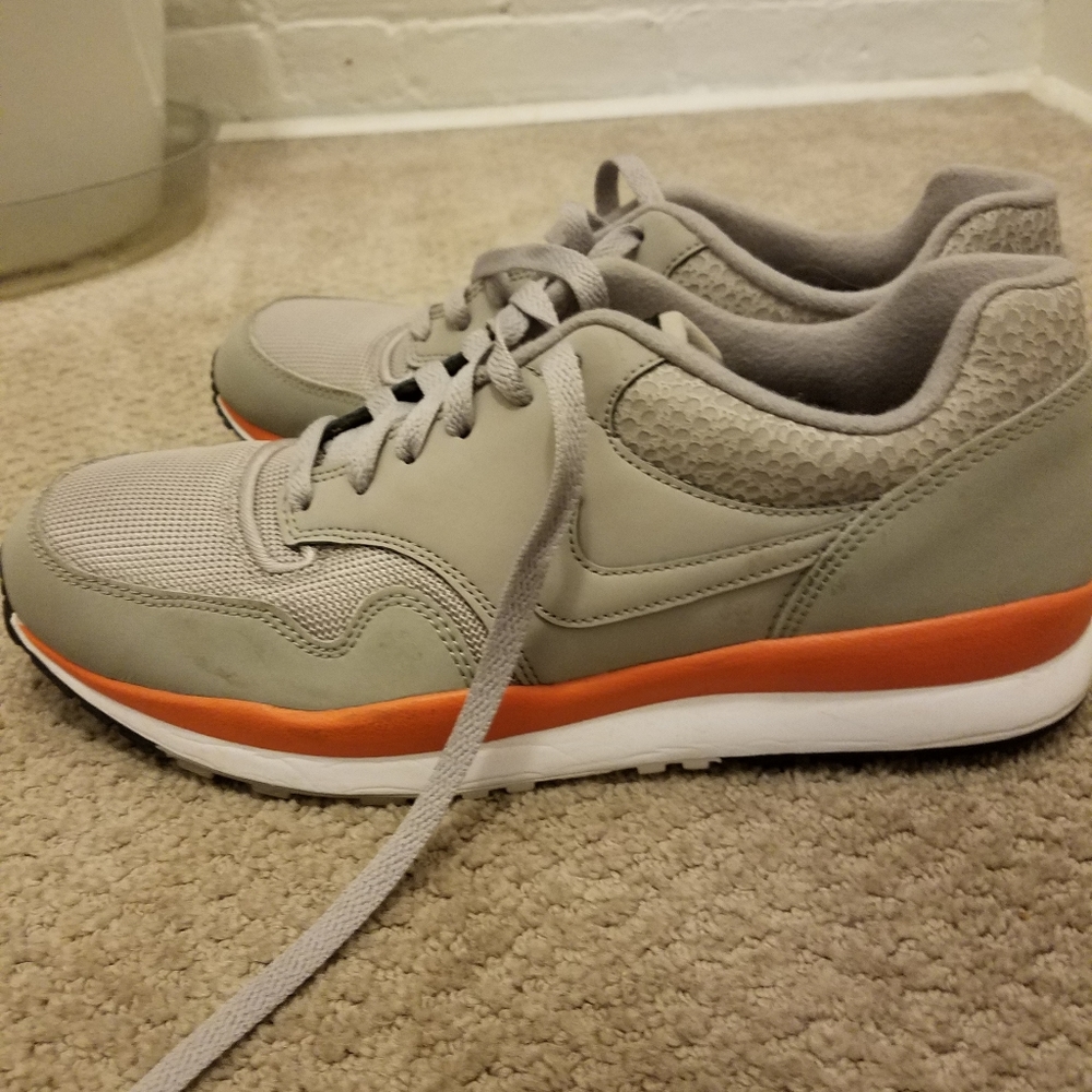 Nike size 10 sneakers safari